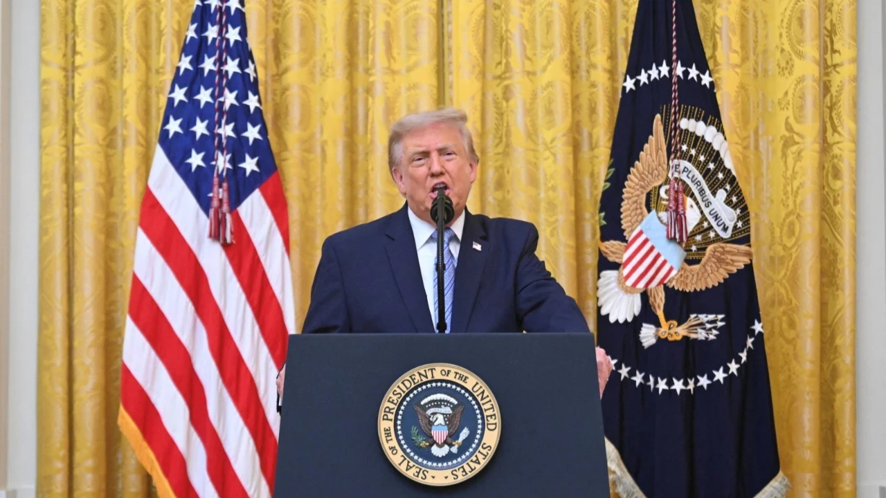 Trump'a prompter'la bahis şoku