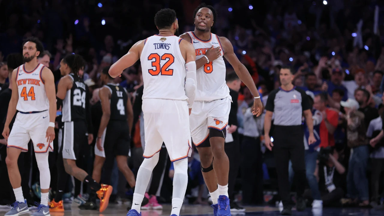 Knicks'ten NBA tarihine geçecek geri dönüş: 29 sayıdan dönüp Spurs'ü devirdi! 3-1
