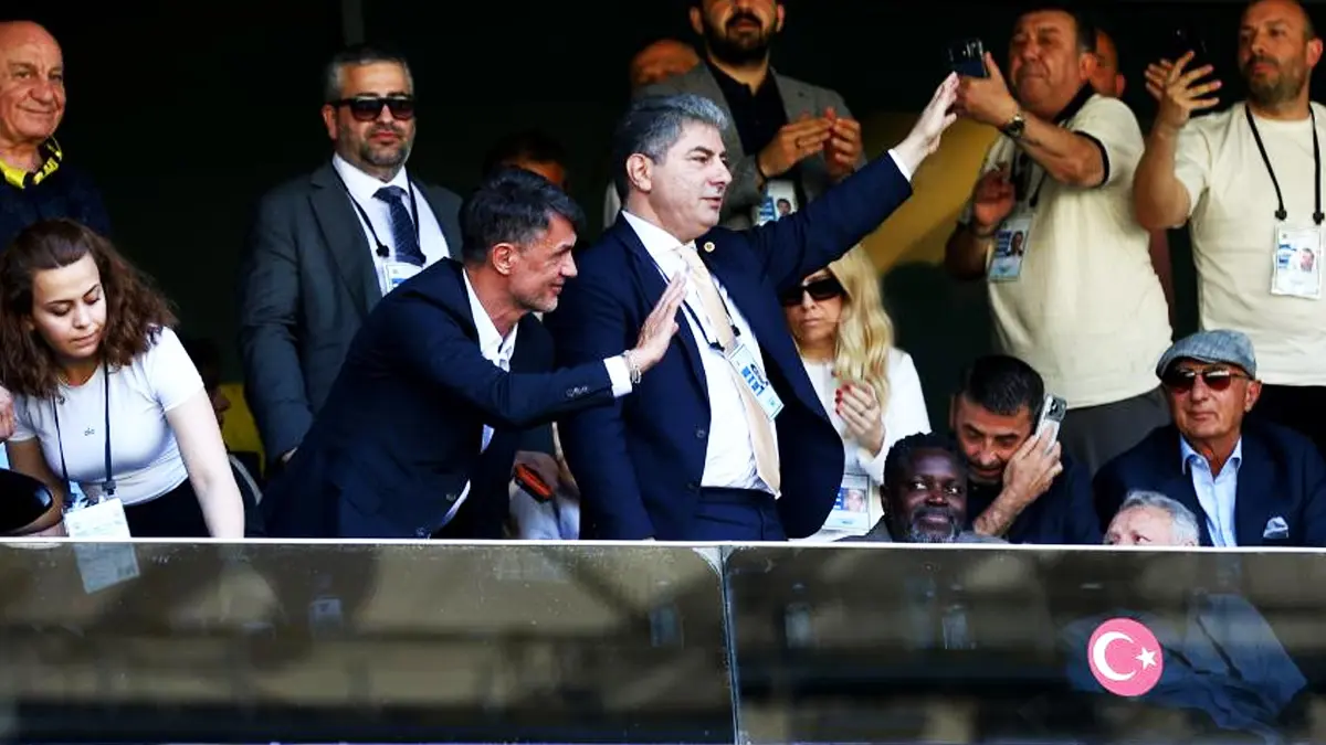 Kongrede sürpriz misafir: Paolo Maldini