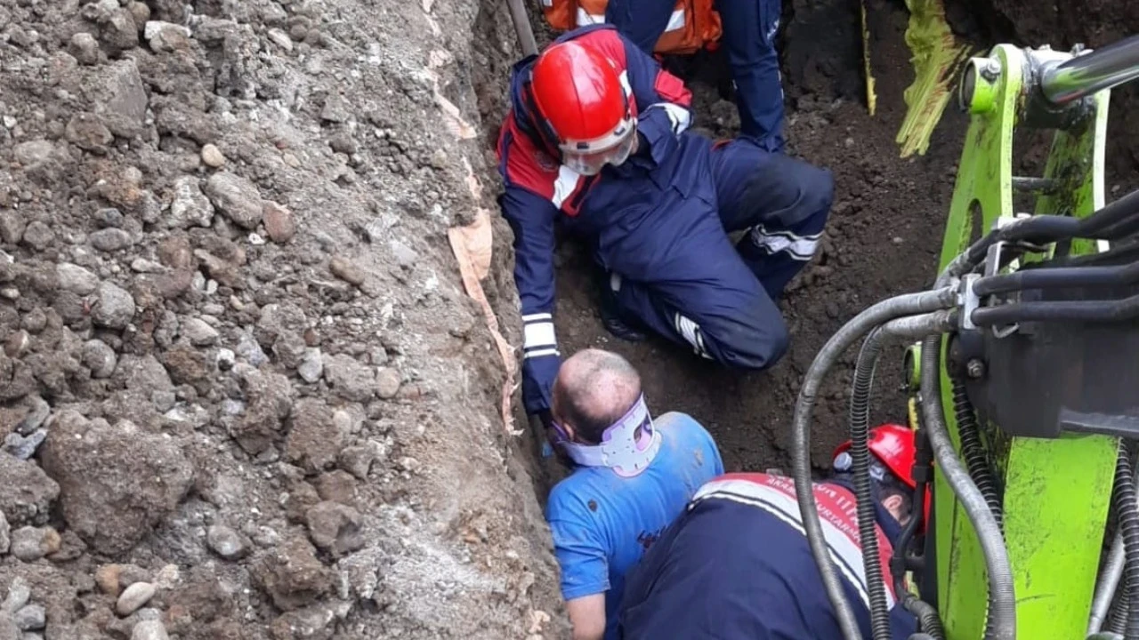 Trabzon'da altyapı inşaatında göçük