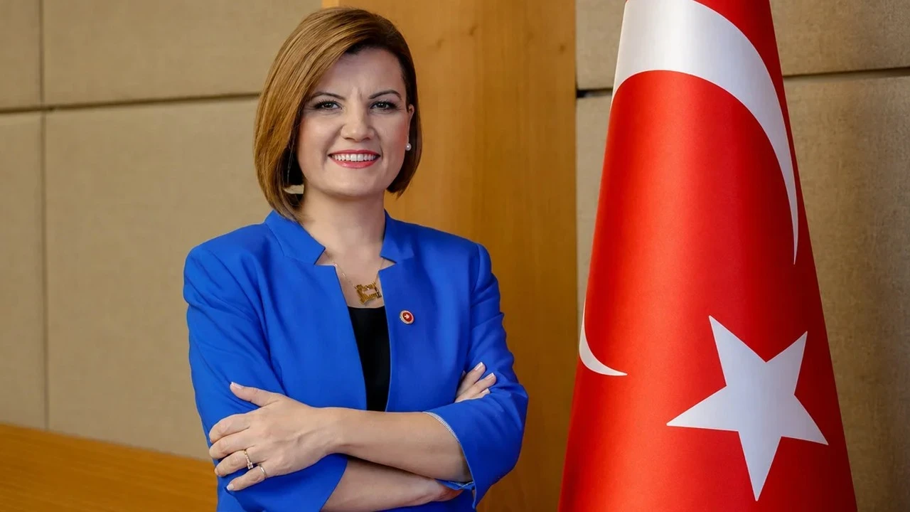 İzmit Belediye Başkanı Fatma Kaplan Hürriyet görevden uzaklaştırıldı