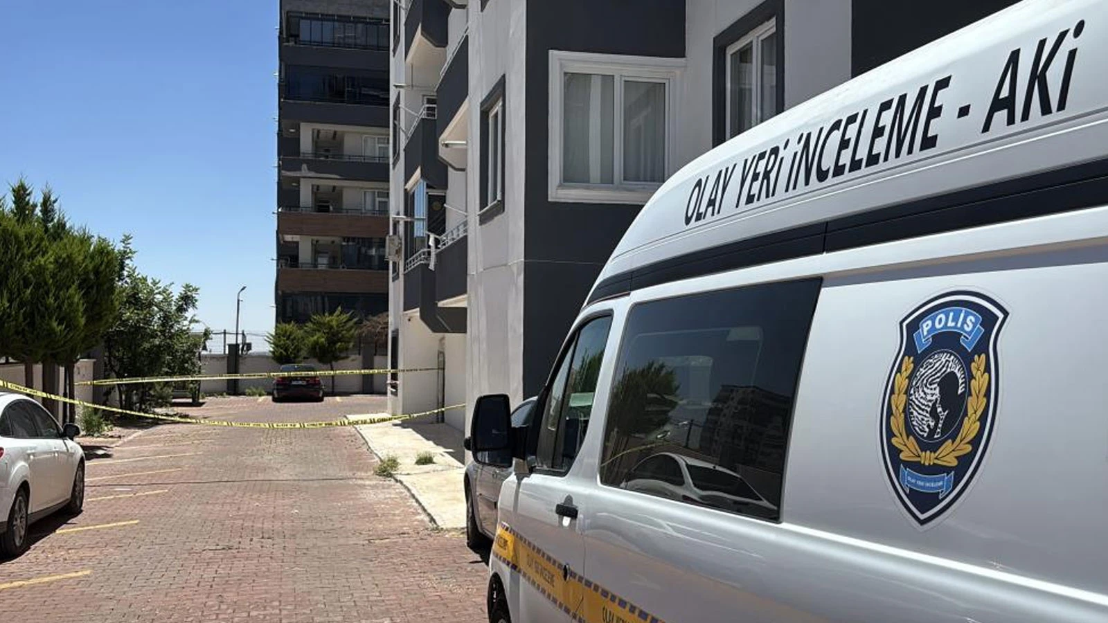 Gaziantep'te bir kadın 4 yaşındaki oğluyla 8'inci kattan atladı