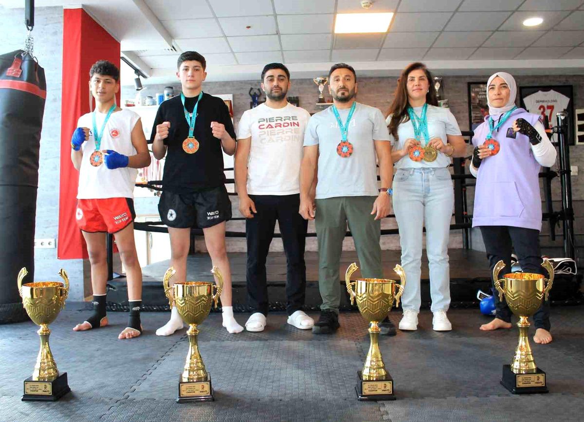 Sivaslı kick boksçular, Dünya Kupası'na damga vurdu