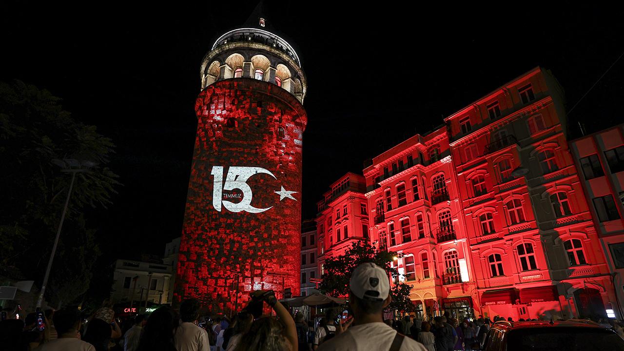 İstanbul'da 15 Temmuz'a özel mapping gösterisi