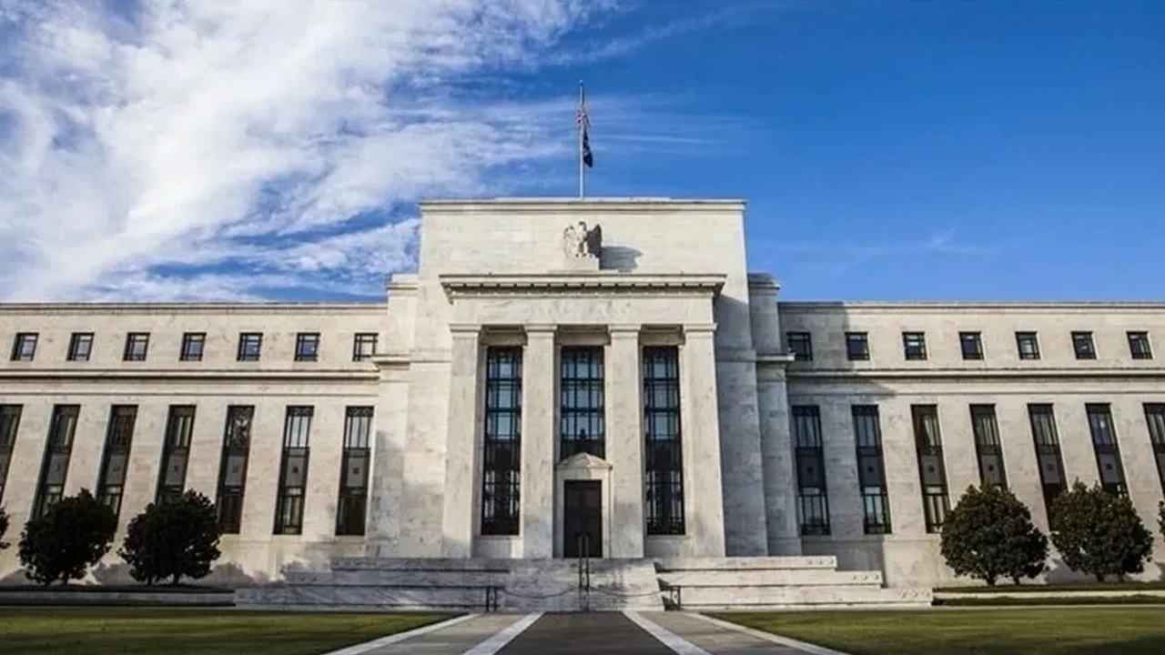 Fed'in Bej Kitap raporu yayımlandı: Fiyat artışları yavaşlıyor, ekonomik büyüme sürüyor