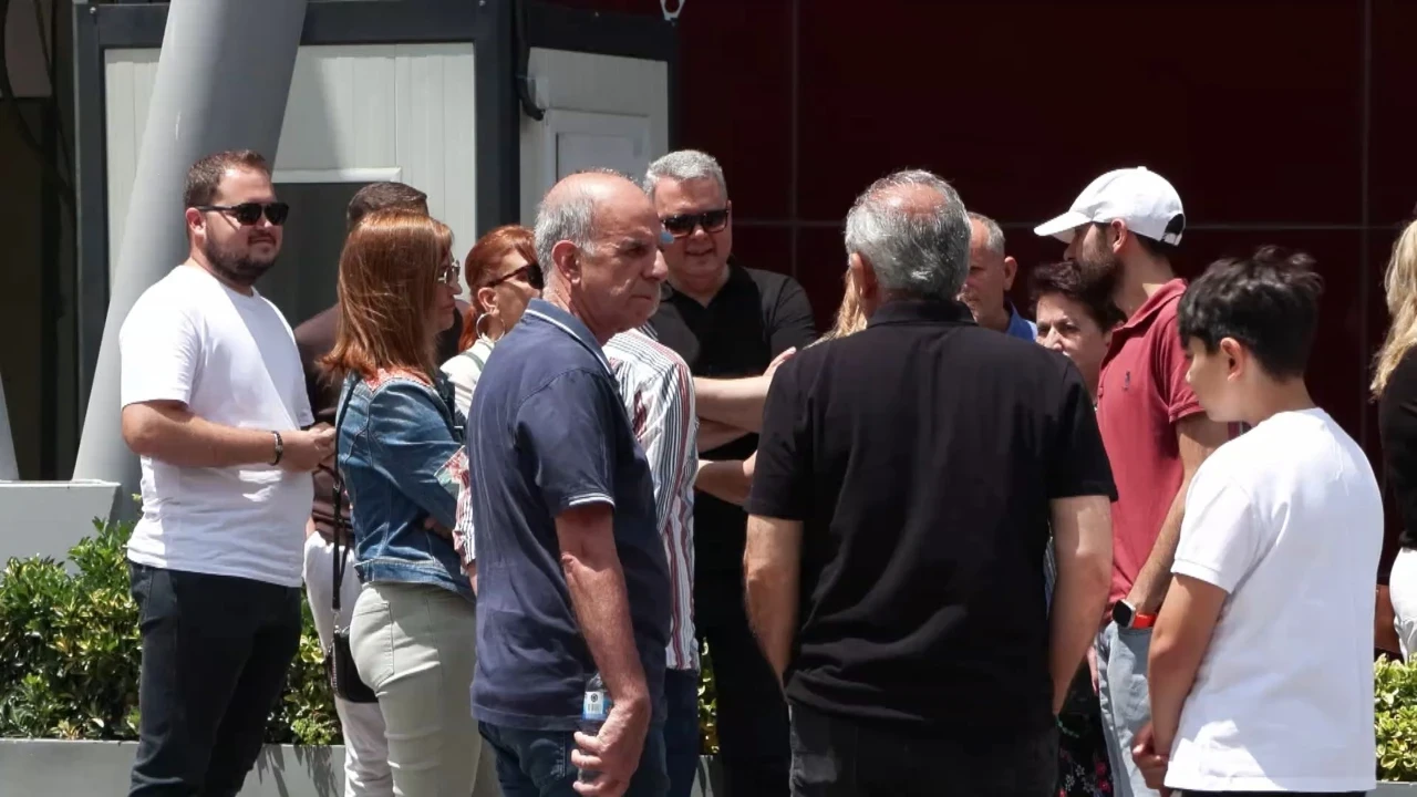 15 yıl süren inşaat projesinde dolandırıcılık iddiası: '3 senedir tapumuz var evimiz yok'