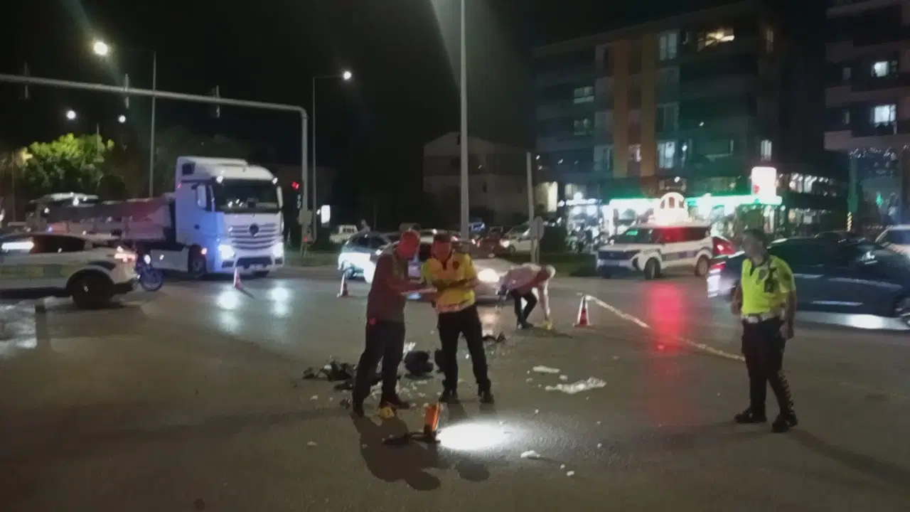 Yer: Samsun... Motosiklet, hafif ticari araca çarptı; 2'si ağır, 5 yaralı