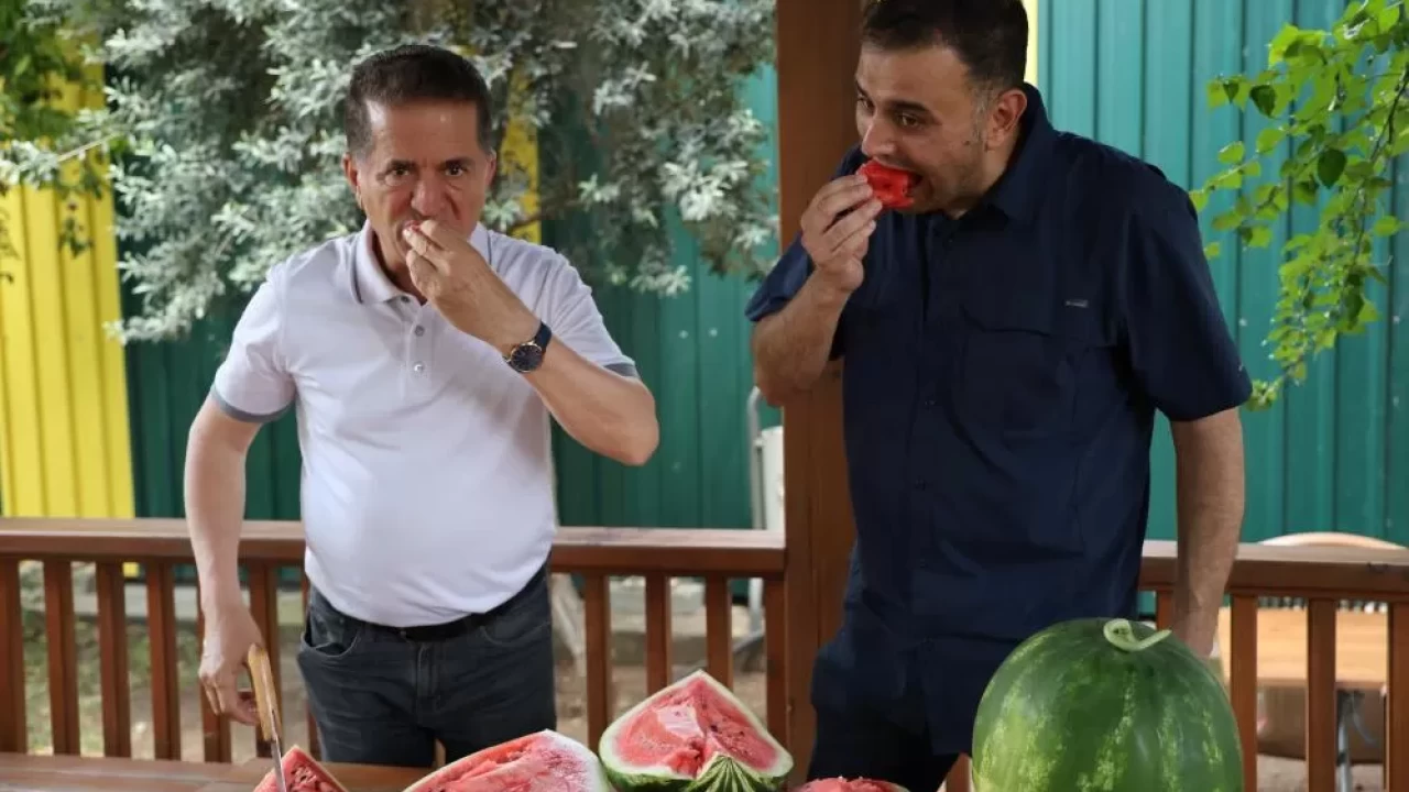 Karpuz ‘Nasıl seçilir' tavsiyesi! Vurmak eskide kaldı, işte en iyi yöntem
