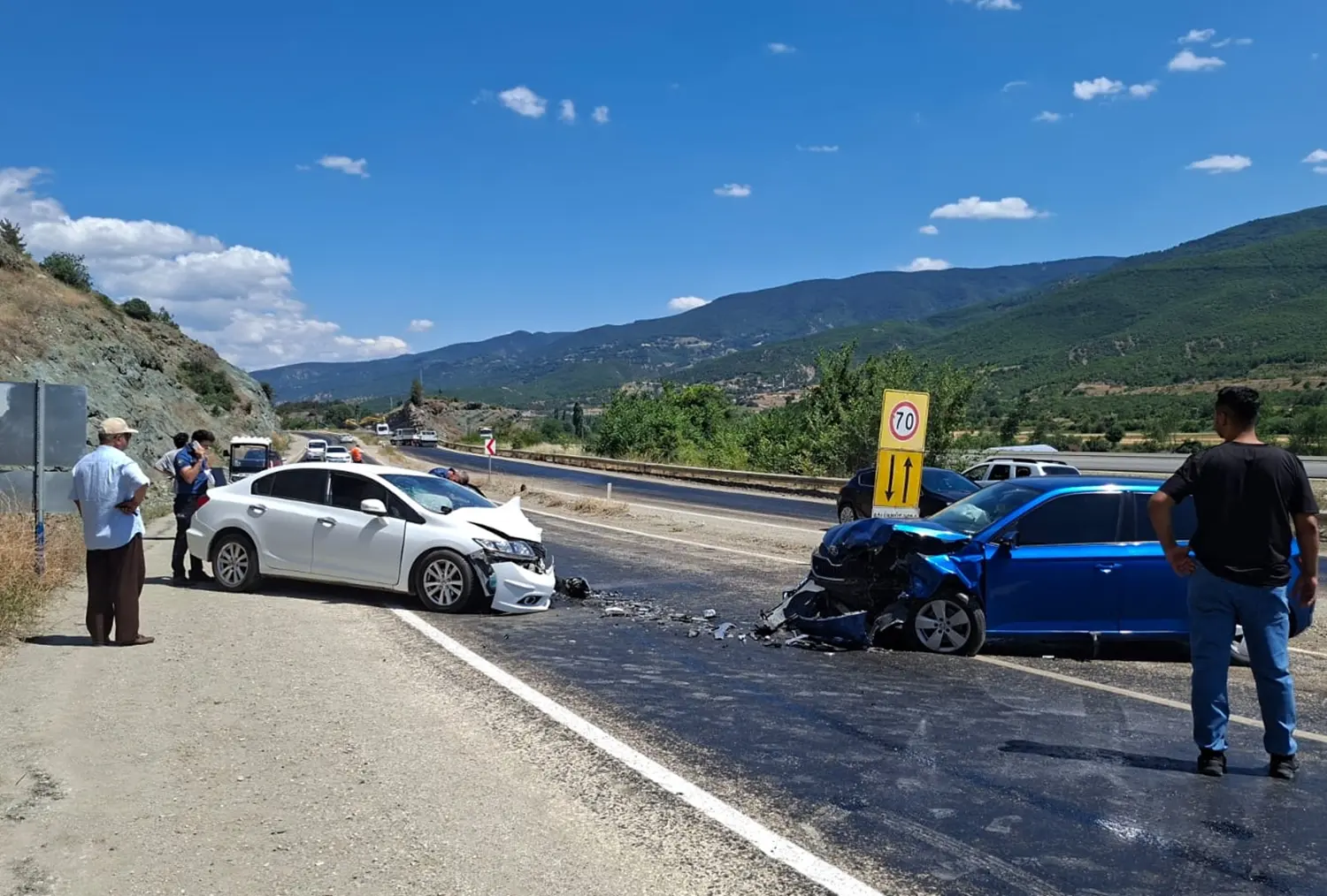Kastamonu'da feci kaza: Otomobiller kafa kafaya çarpıştı