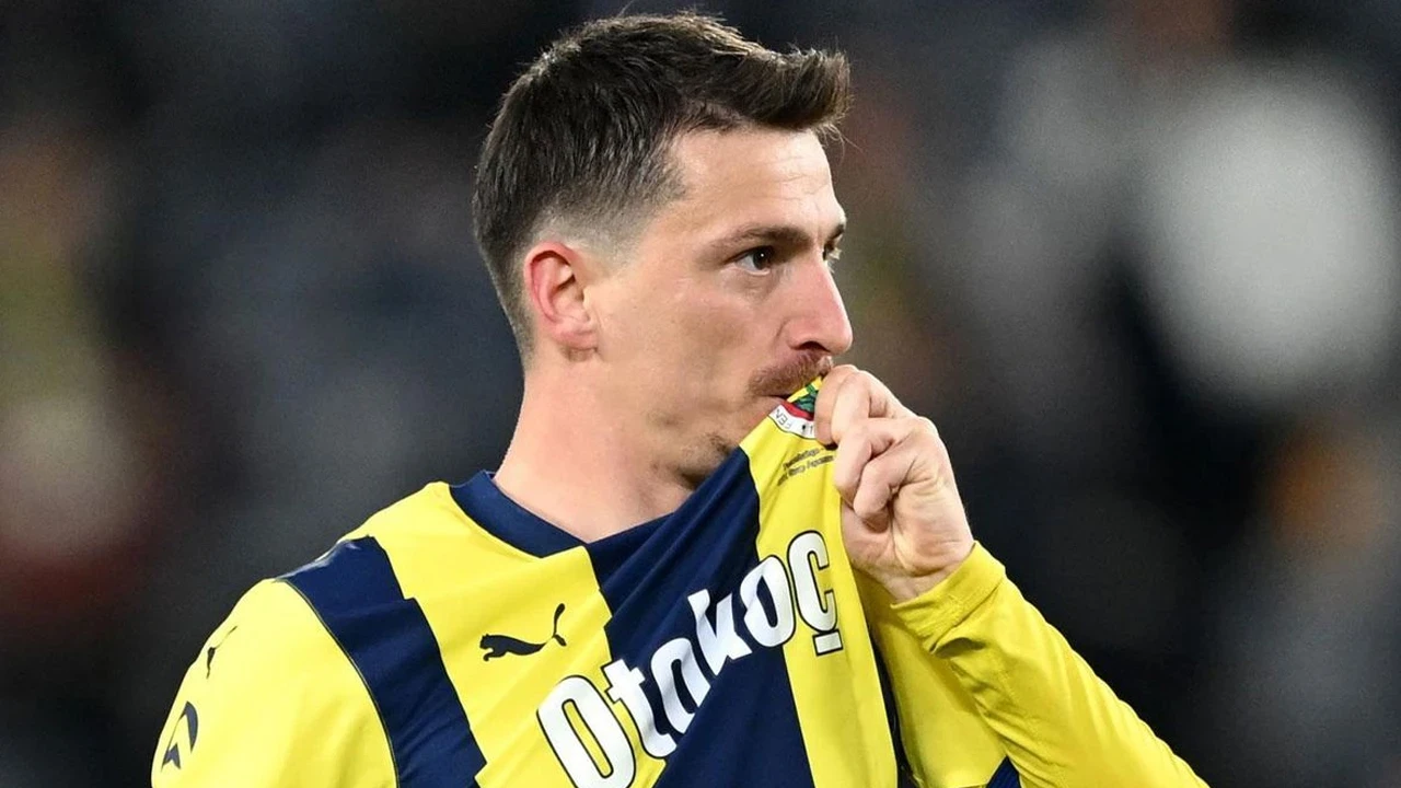 Fenerbahçe Mert Hakan Yandaş ile 1 yıllık sözleşme imzaladı