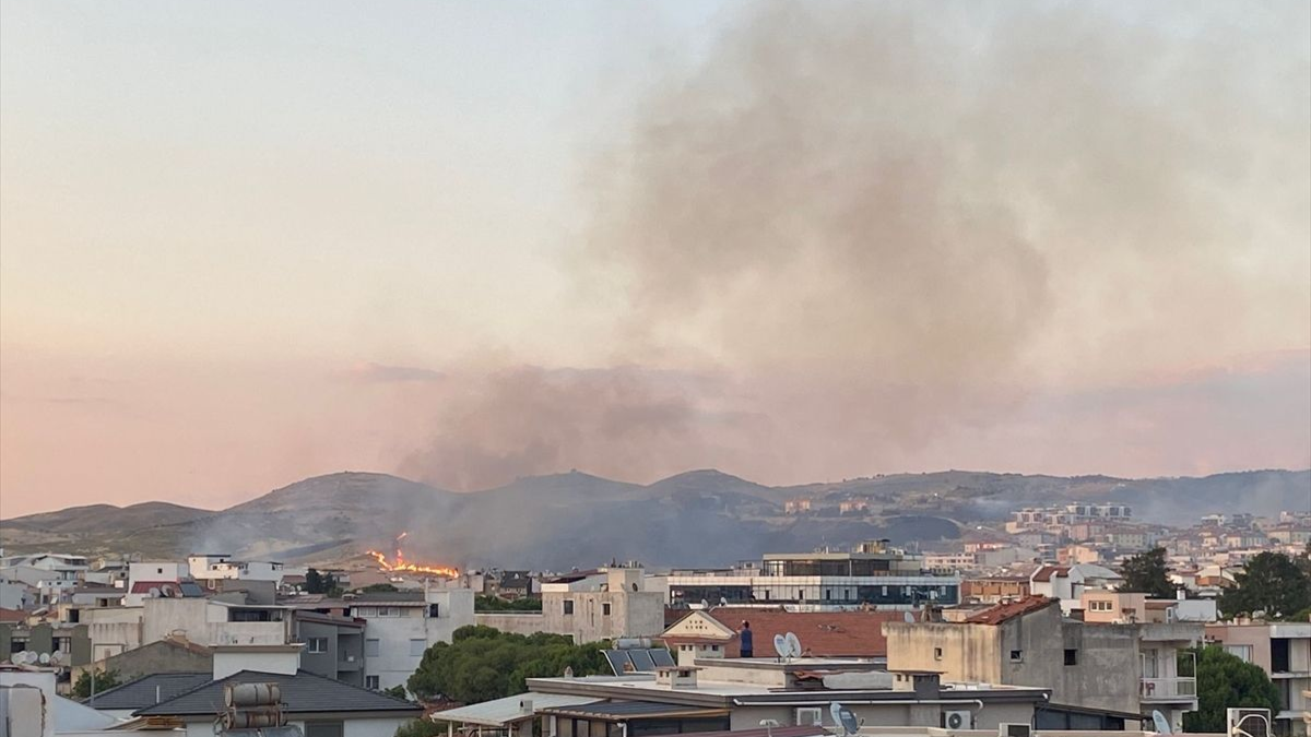 SON DAKİKA: İzmir'de korkutan yangın!