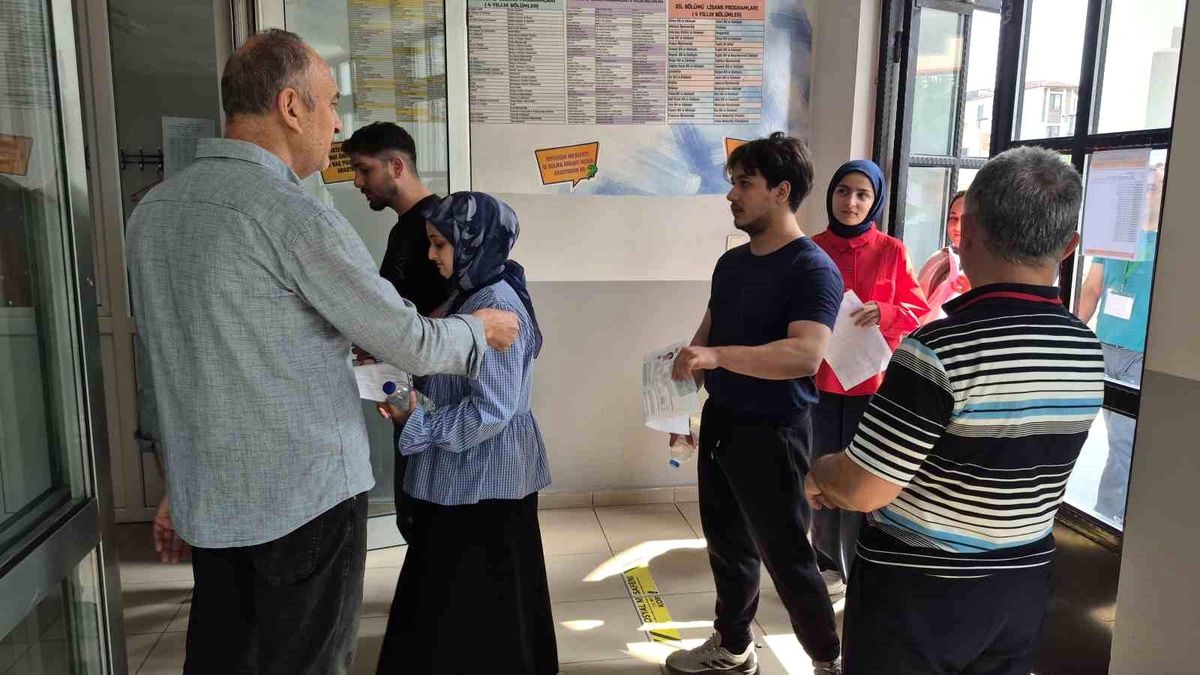 Düzce 9 binden fazla öğrenci sınavda ter döküyor
