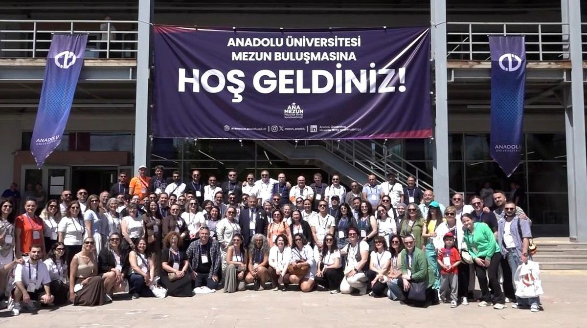 Bir araya gelen Anadolu Üniversitesi mezunları hasret giderdi