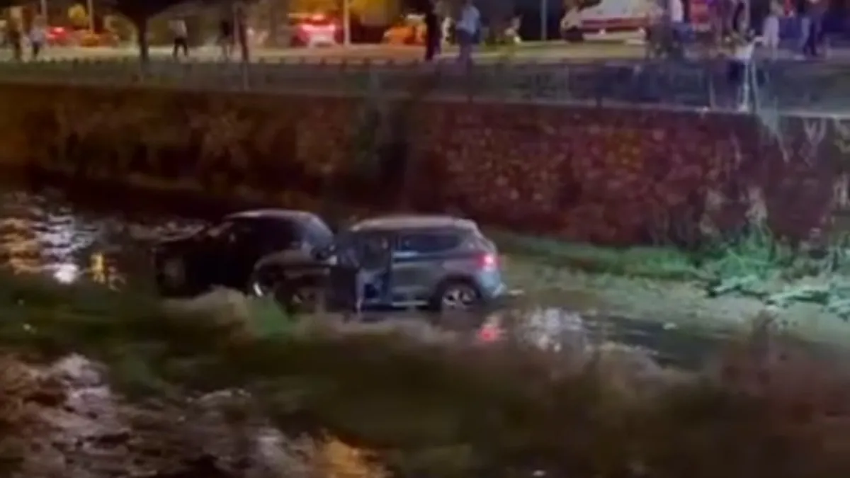 Bursa'da zincirleme kaza! 2 araç dereye uçtu: 6 yaralı