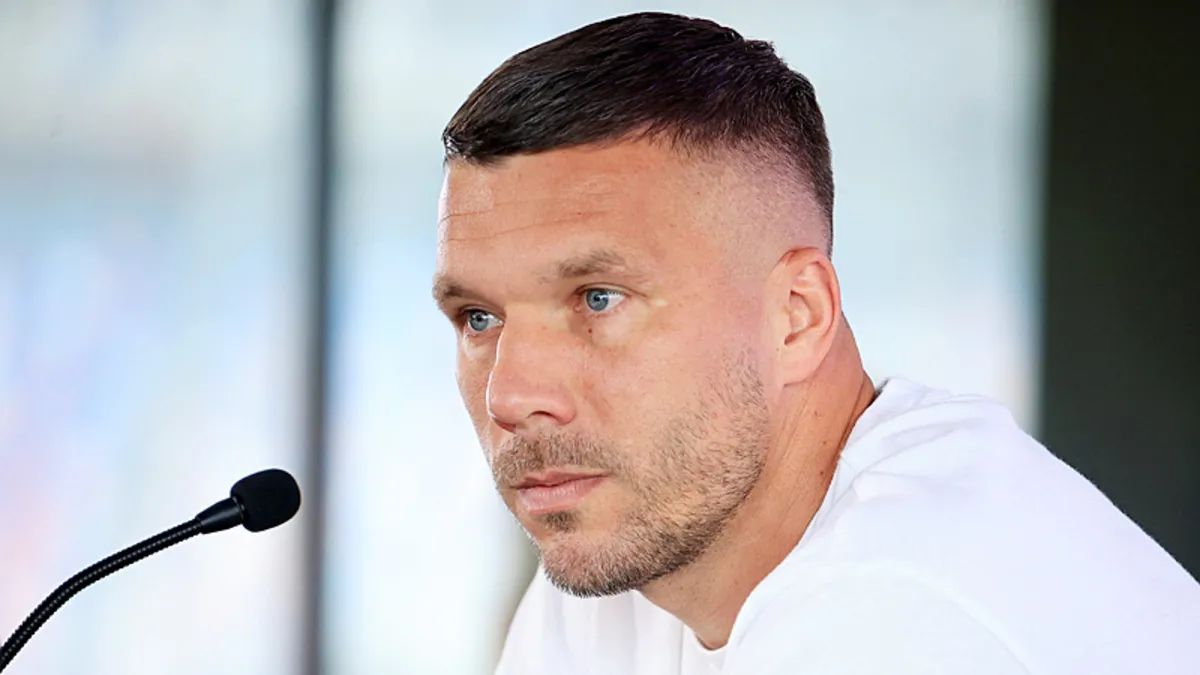 Lukas Podolski Fenerbahçe eşleşmesi sonrası kararını değiştirdi!