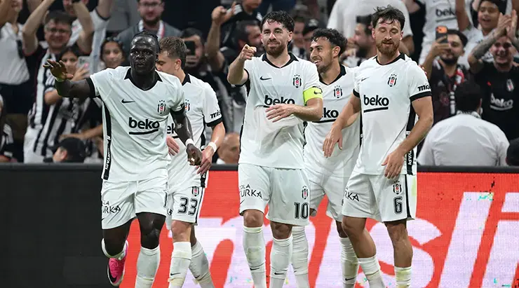 Beşiktaş'ta yeni kadro tam not aldı! Transferler mest etti