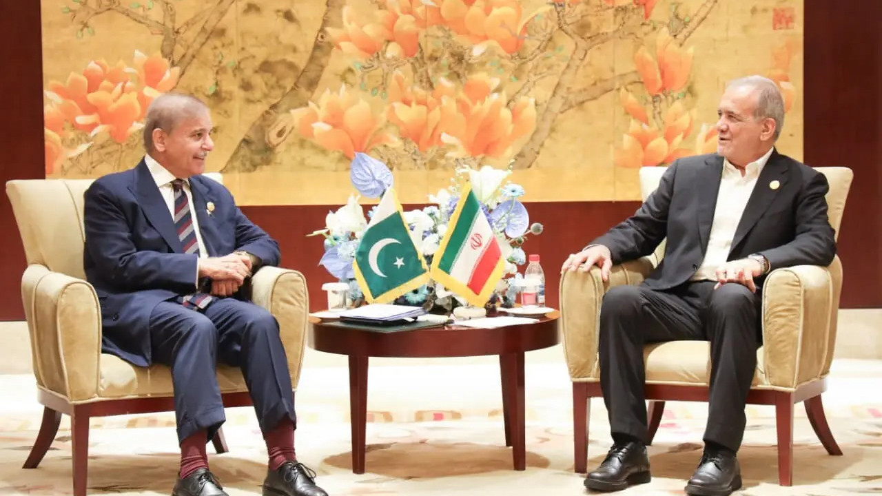 Pakistan ve İran'dan kritik görüşme! Başbakan Şerif'ten 'barış kazanımları' vurgusu