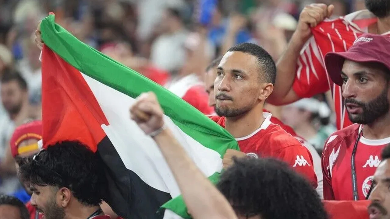 Dünya Kupası tribünlerinde Filistin'e destek mesajları