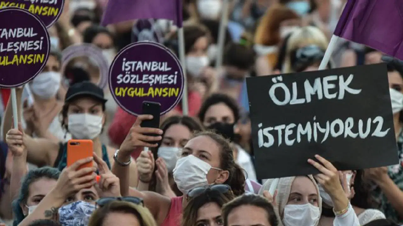 Boşanma aşamasında olduğu kadını durakta vurdu