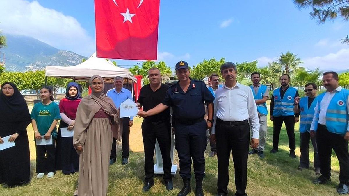 Anamur'da Umre ödüllü bilgi yarışması kazananları ödüllerini aldı