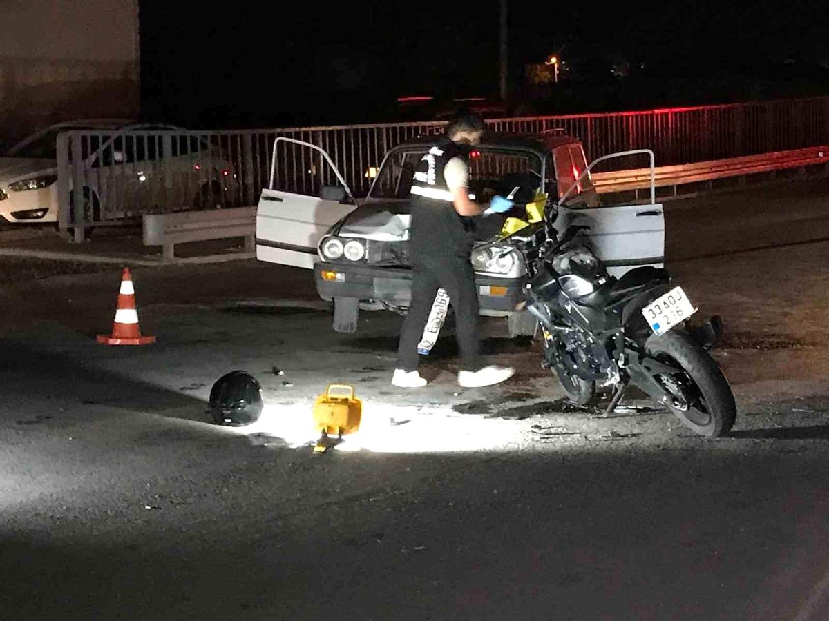 Otomobille çarpışan motosikletin sürücüsü ağır yaralandı