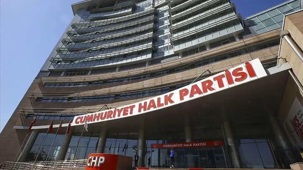 CHP'de Antalya ve Kayseri il başkanları görevden alındı