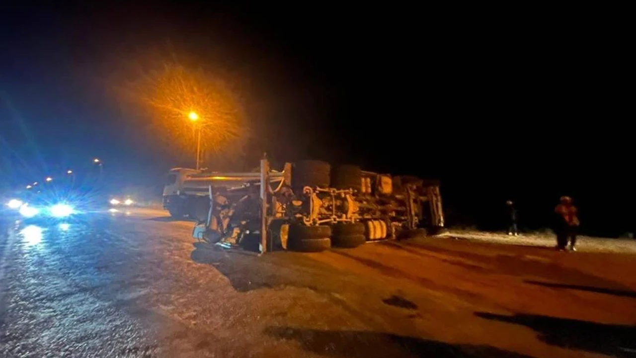 Manavgat'ta beton mikseri devrildi: 1 yaralı