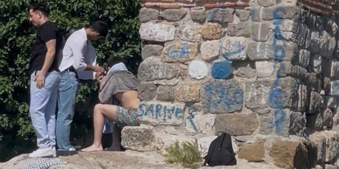 Polis, Bartın'da tarihi yapıları spreyle boyanaları arıyor
