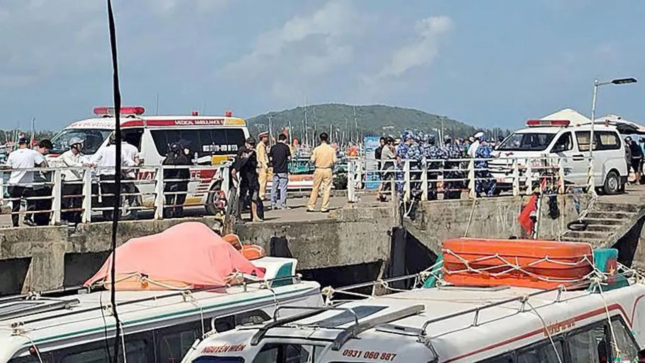 Sürat teknesi alabora oldu! 15 kişi hayatını kaybetti