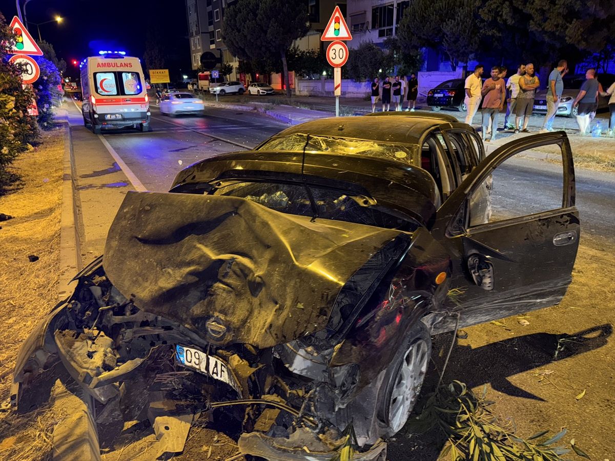 Aydın'da ağaca çarpan otomobildeki 6 kişi yaralandı