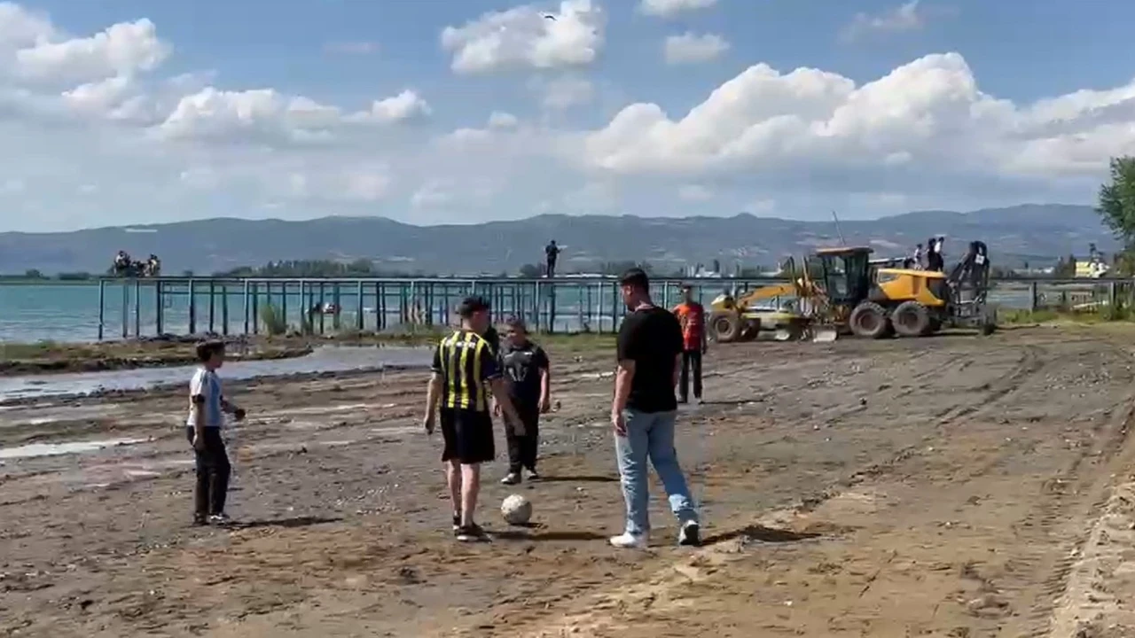 Bir zamanlar gemilerin yanaştığı yer futbol alanı oldu