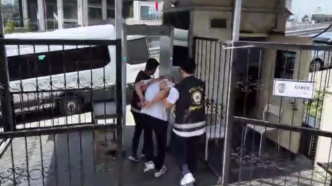 Trafikte tartıştığı sürücüyü muşta ile darbeden şüpheli yakalandı: Ceza üstüne ceza yağdı