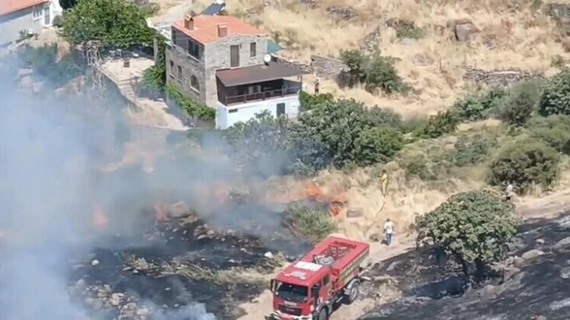 Çanakkale'de makilikte yangın: Bölgeye çok sayıda ekip sevk edildi
