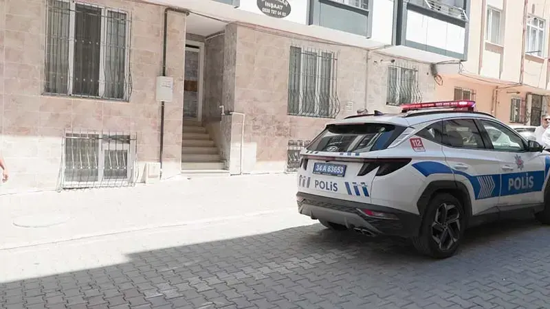 Esenyurt'ta evinin önünde silahlı saldırıya uğrayan kişi hayatını kaybetti