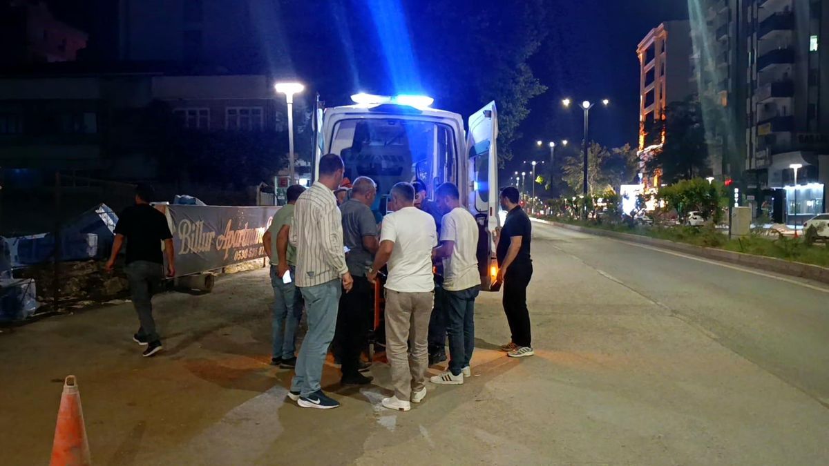 Evine giderken asansör boşluğuna düşüp ağır yaralandı