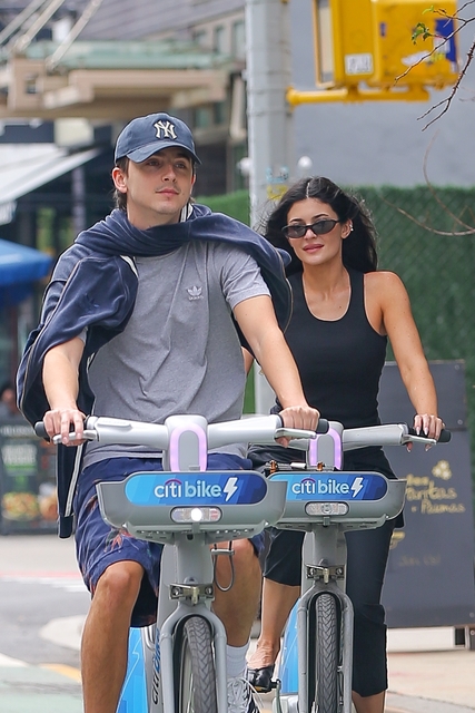 Kylie Jenner ve Timothee Chalamet çifti bisiklet turunda