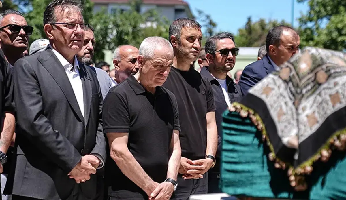 Rıza Çalımbay'ın vefat eden annesinin cenaze namazı kılındı
