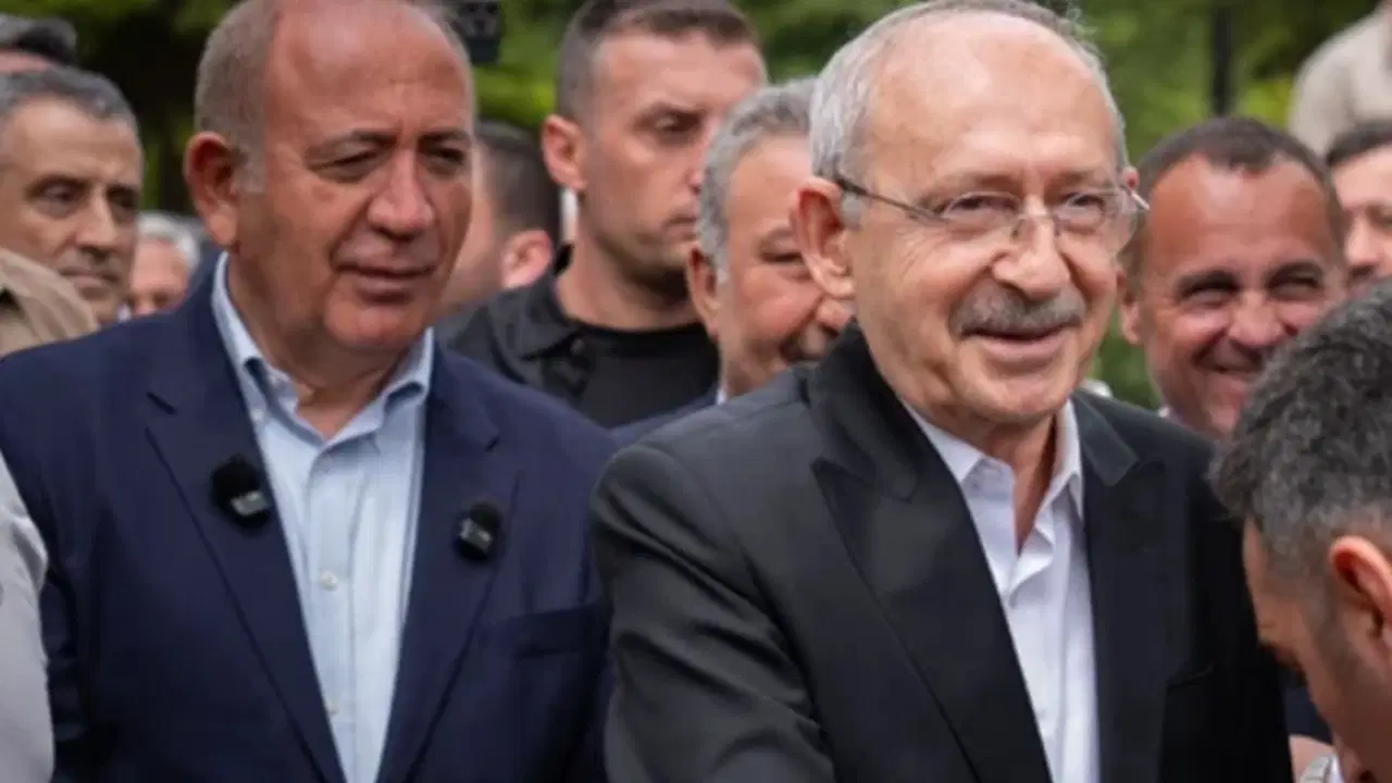 Özgür Özel 'yeni parti' kararını açıkladı: Butlan yönetimindeki Gürsel Tekin 'hafifledi'