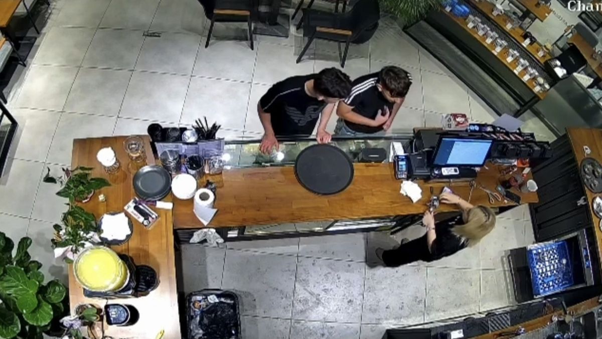 Avcılar'da baristaya sarkıntılık iddiası; kafeyi dağıtıp çalışana saldırdı: 'Kafamda cam parçaları vardı'