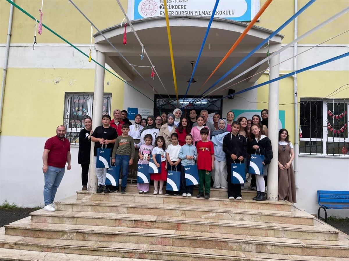 KTÜ'lü akademisyen ve öğrencilerden ilkokullara kitap desteği