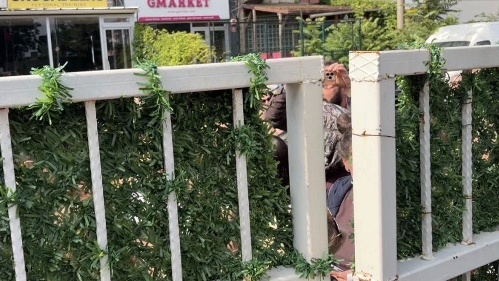 Ankara'da LGS'ye girecek öğrenciler okul bahçesine alınmayınca gerginlik yaşandı