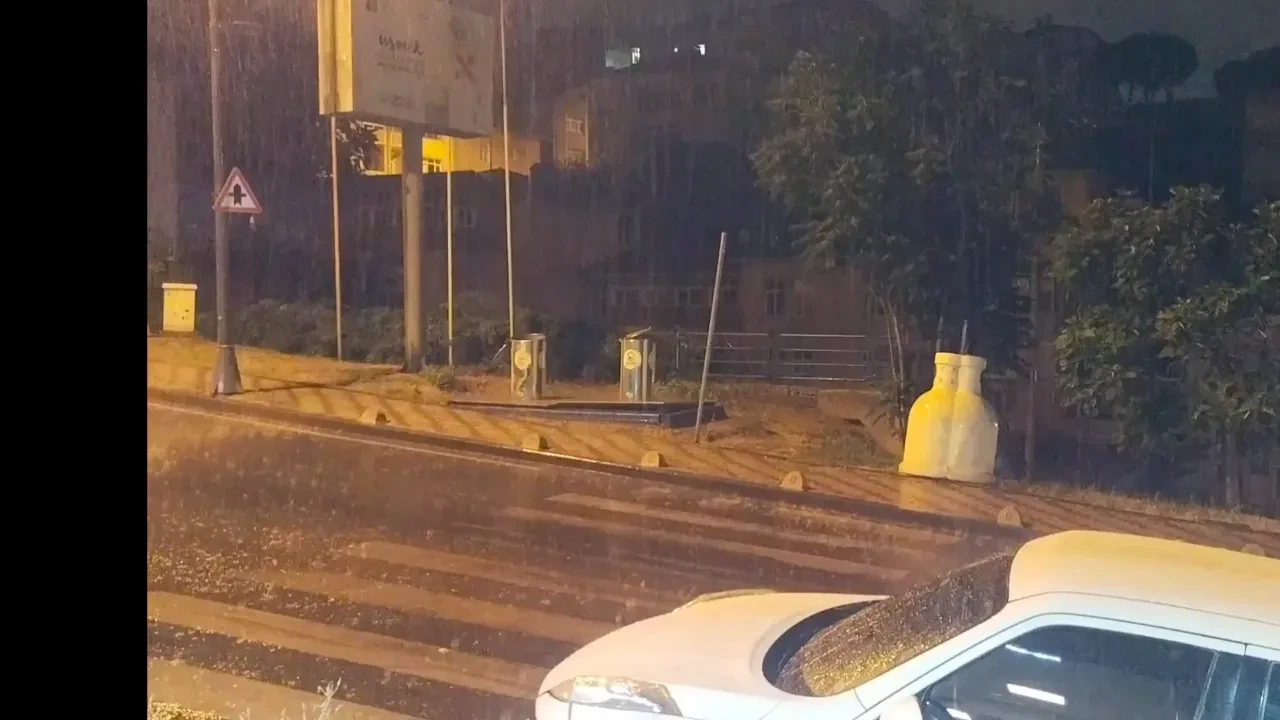 İstanbul'da gece yarısı yağış başladı: Günlerdir uyarı yapılıyordu
