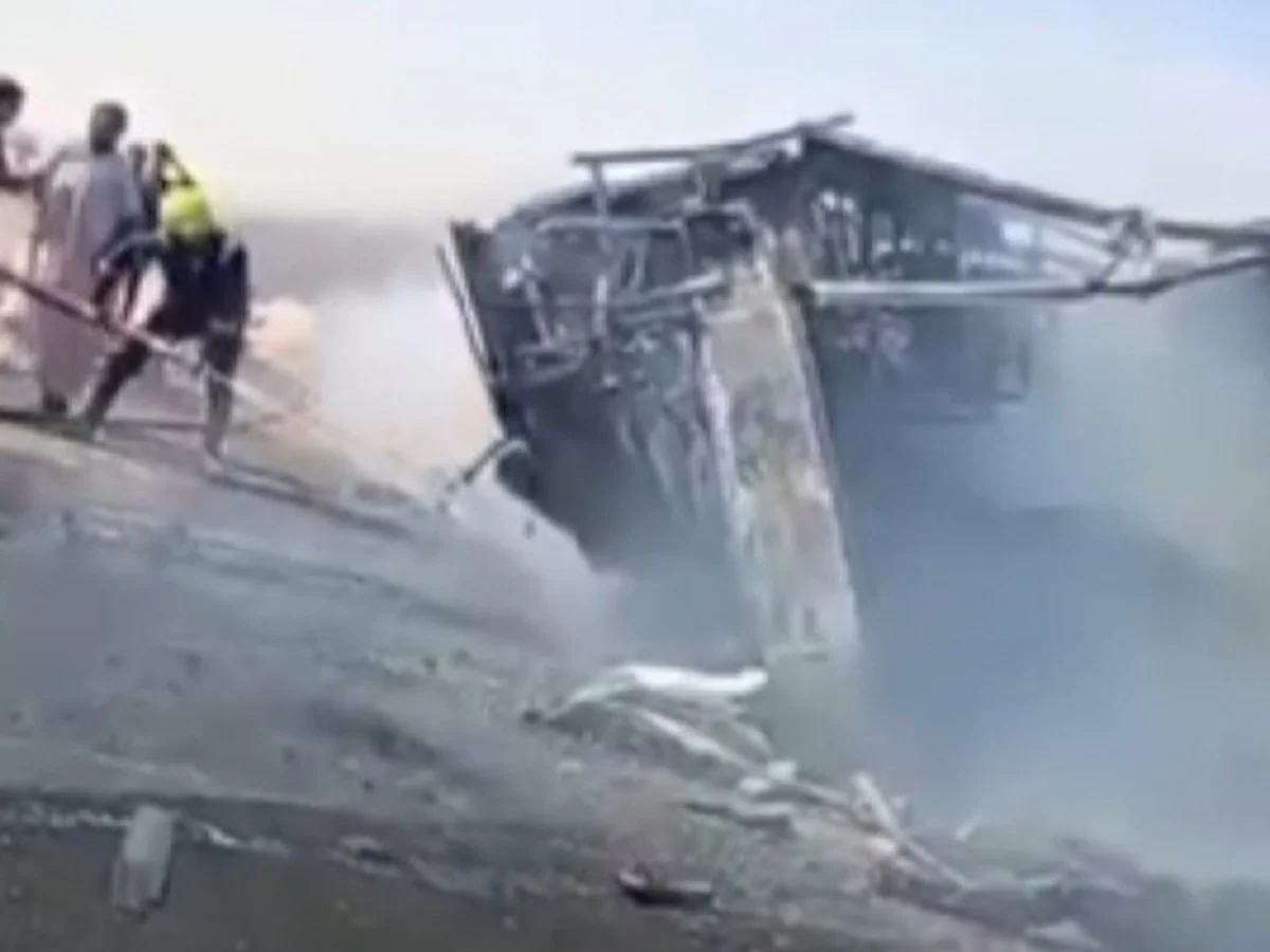 Irak'ta otobüs devrildi: 21 ölü 19 yaralı