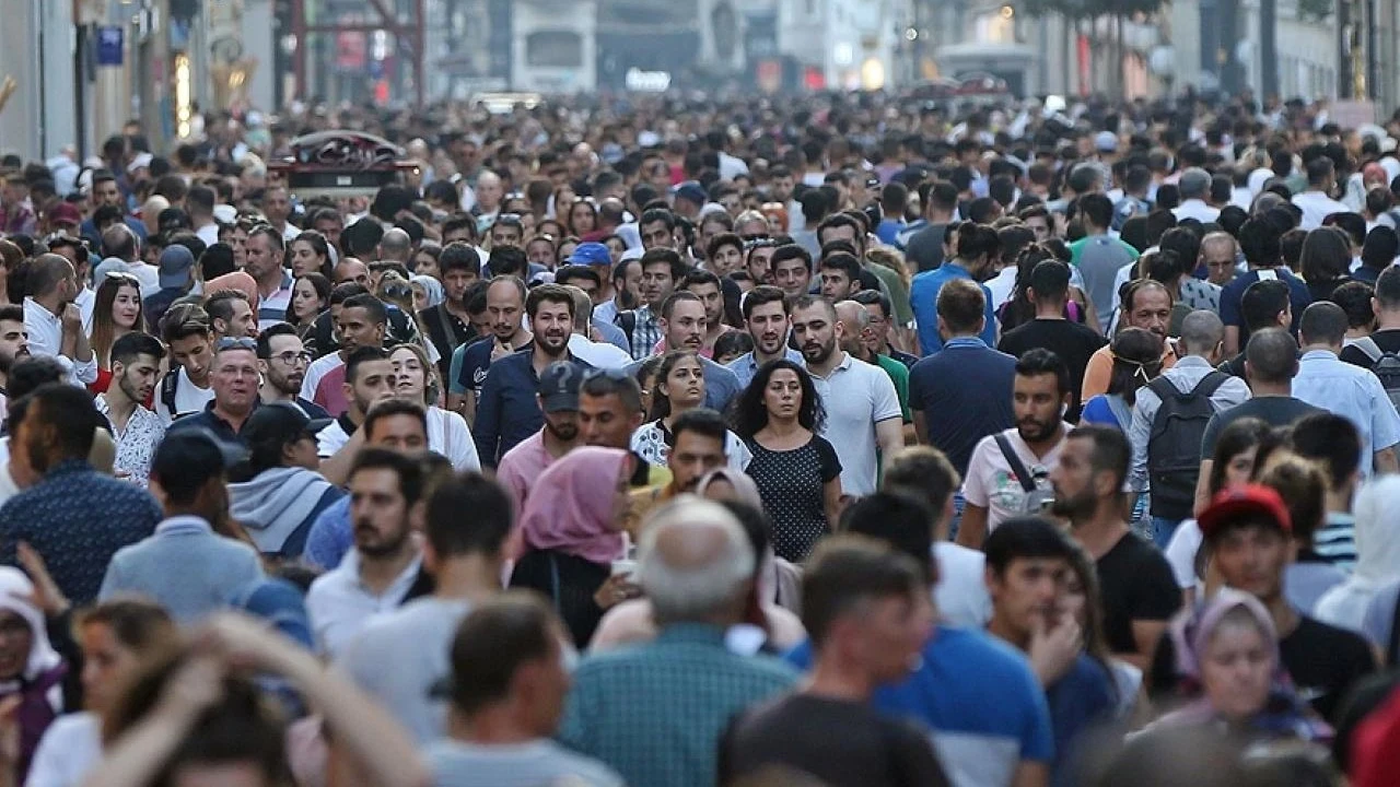 Türkiye'nin göç dalgası değişti: Zirvedeki o ülke dikkat çekti! İşte en çok gelen ve giden ülkeler