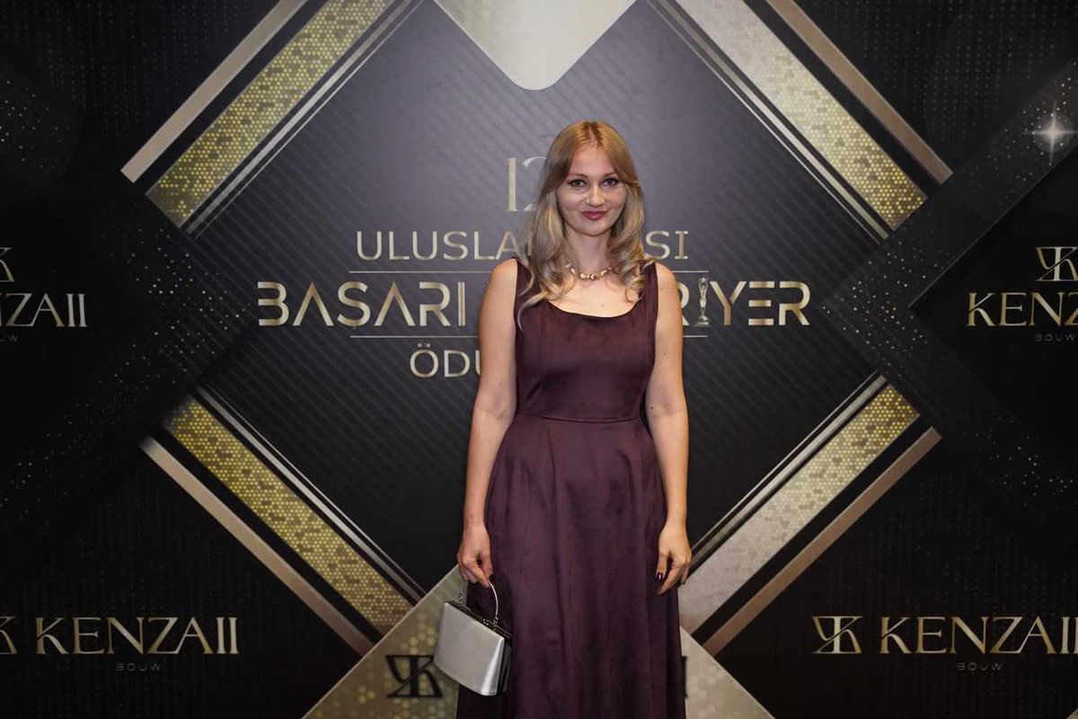 Dijital Eğitimin Yıldızı Elif Öğretmen’e Büyük Ödül