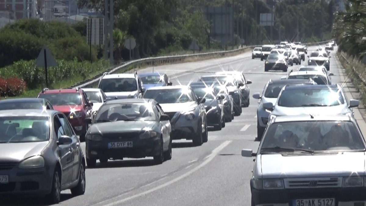 İzmir'de araç sahiplerinin sayısı belli oldu! Türkiye genelinde 3'üncü sırada!