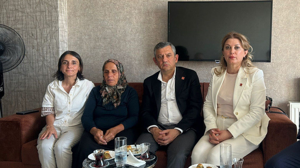 Özgür Özel, Gülistan Doku’nun ailesini ziyaret etti