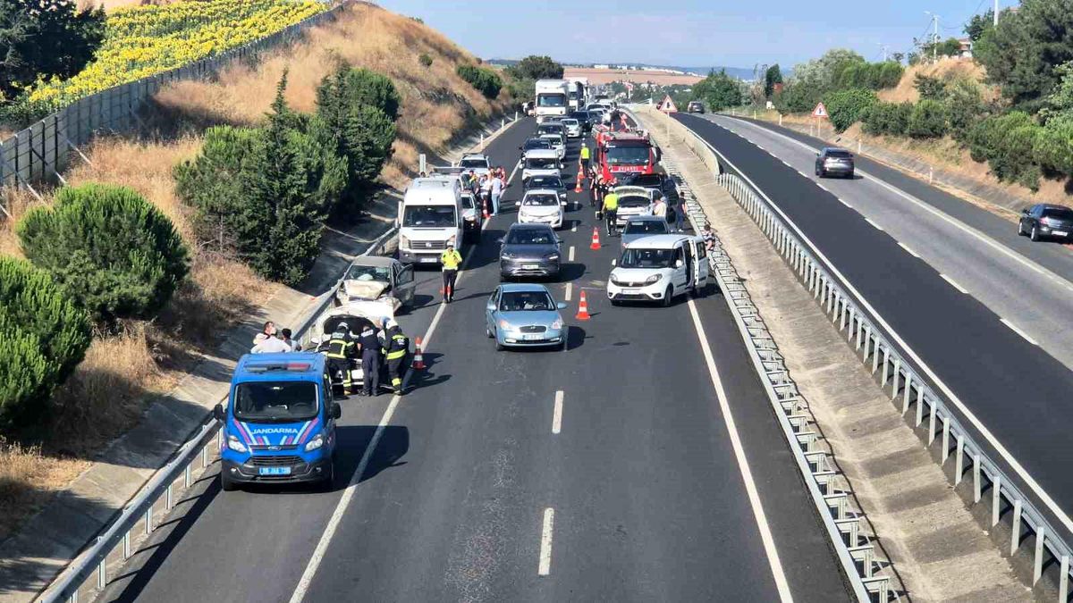 Tekirdağ'da 7 aracın karıştığı zincirleme kaza: 1 yaralı