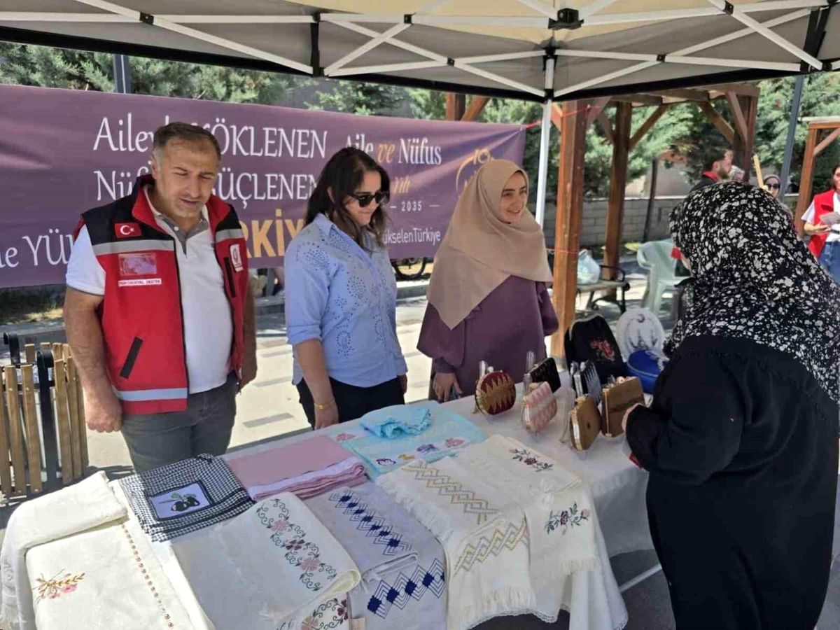 Bayburt'ta 15 Temmuz Şehit ve Gazi Ailelerinin El Emeği Sergisi Açıldı