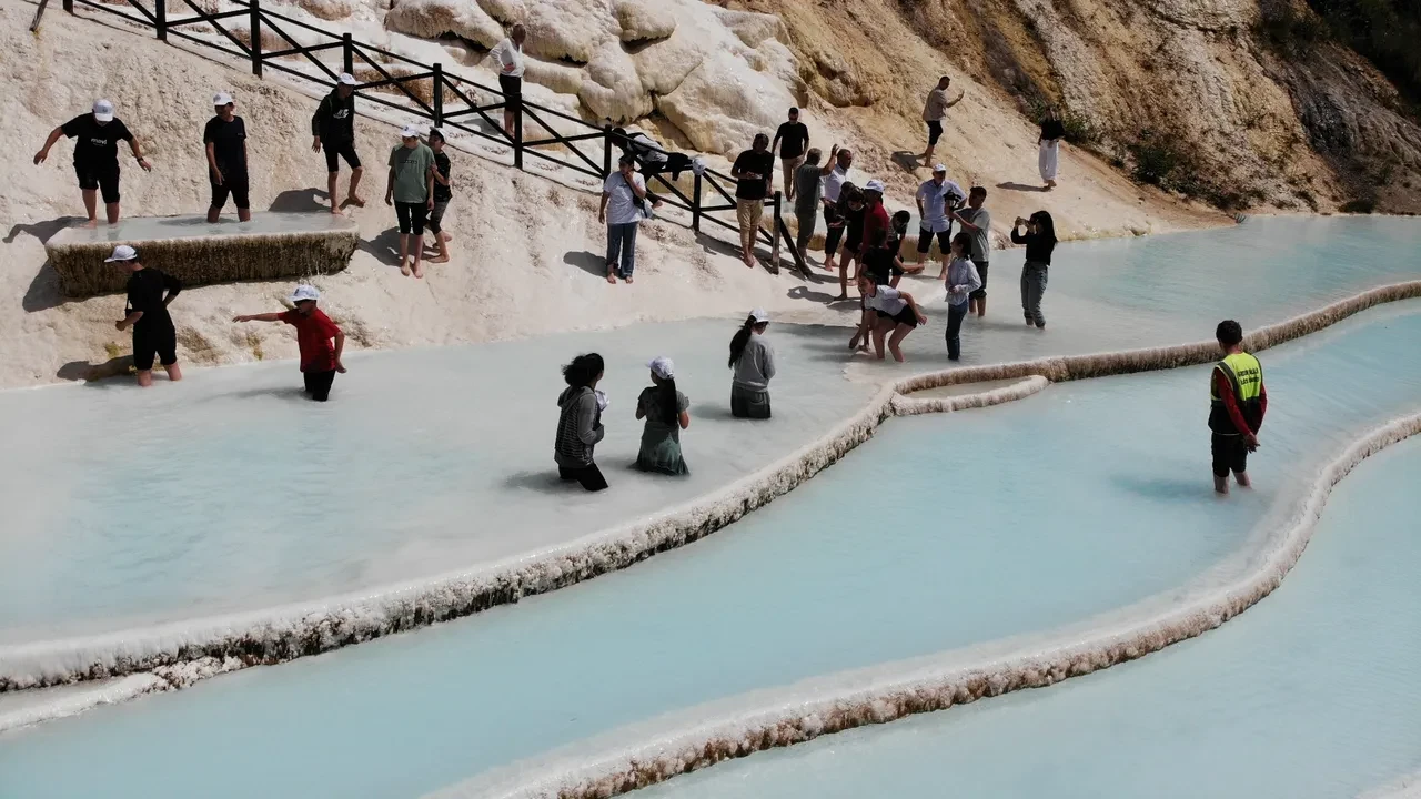 Pamukkale’ye rakip çıktı: Herkes Denizli’yi konuşurken bir ilimiz ziyaretçi rekoruna koşuyor